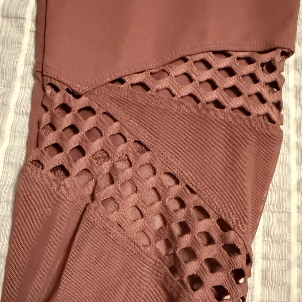 Mesh Panel VS PINK Yoga Set in Mauve - Leggings and Sports Bra